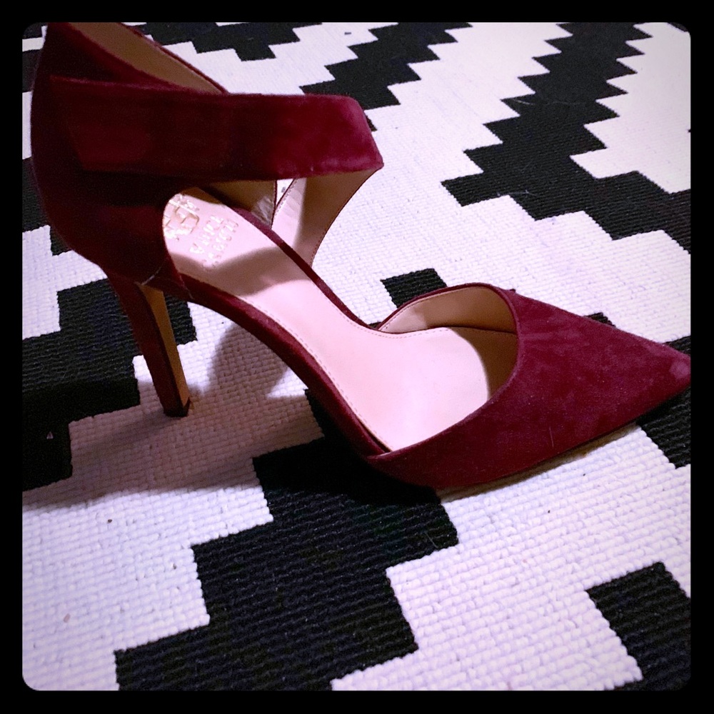 Sexy wine colored pumps by Vince Camuto 💃🏼